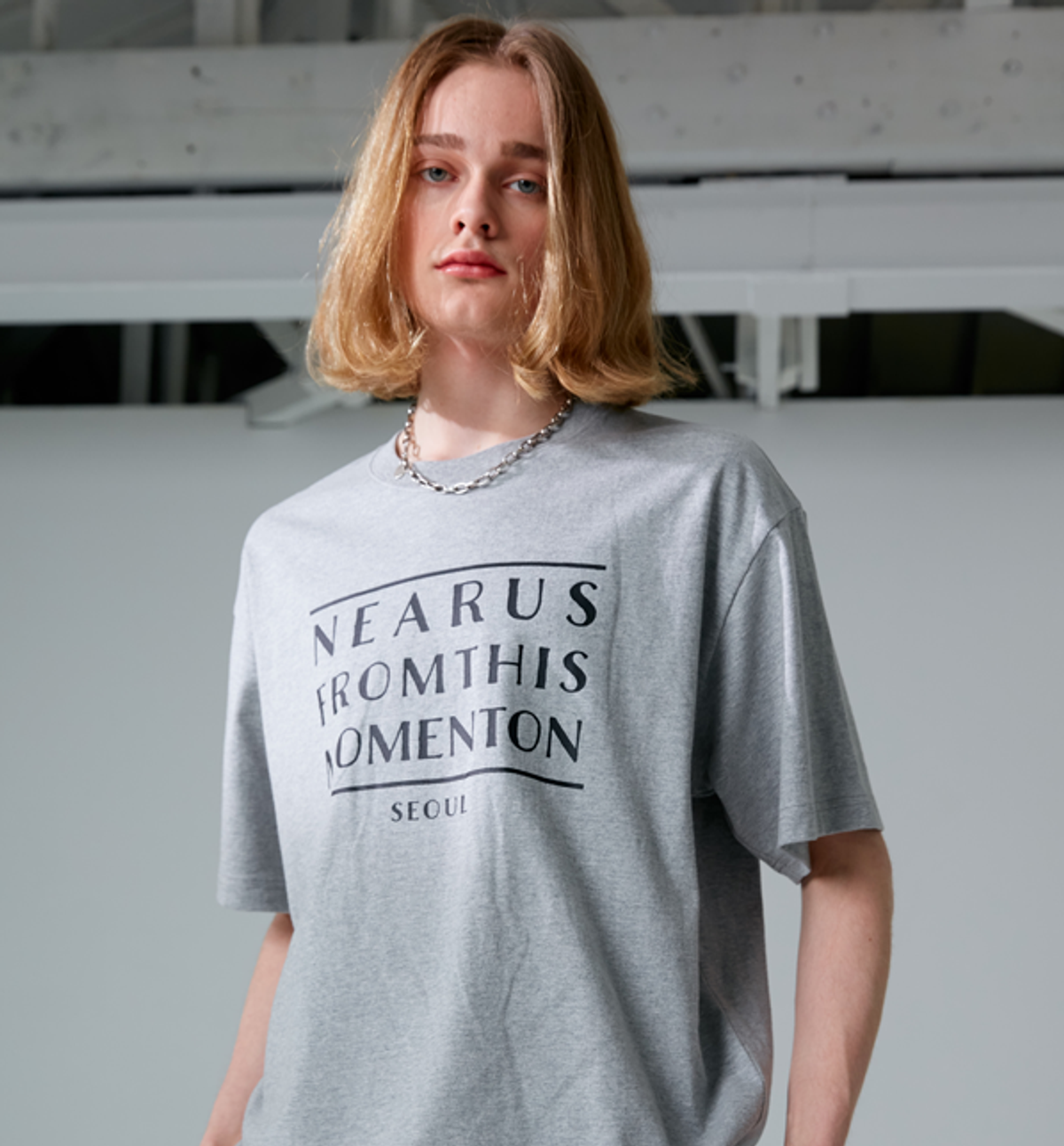니어러스(NEARUS) 반팔티셔츠MOMENTON LOGO OVER TEE