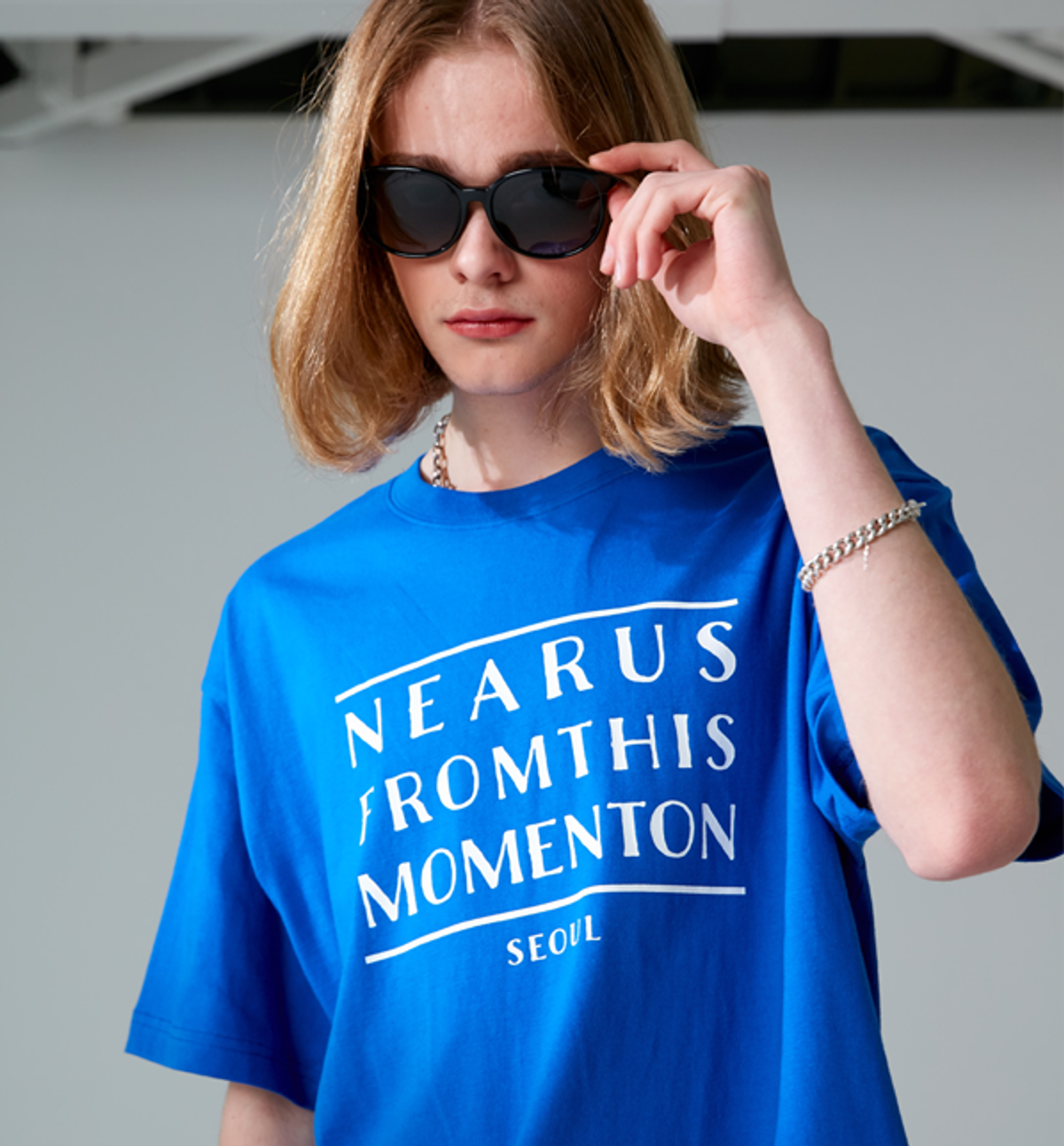 니어러스(NEARUS) 반팔티셔츠MOMENTON LOGO OVER TEE