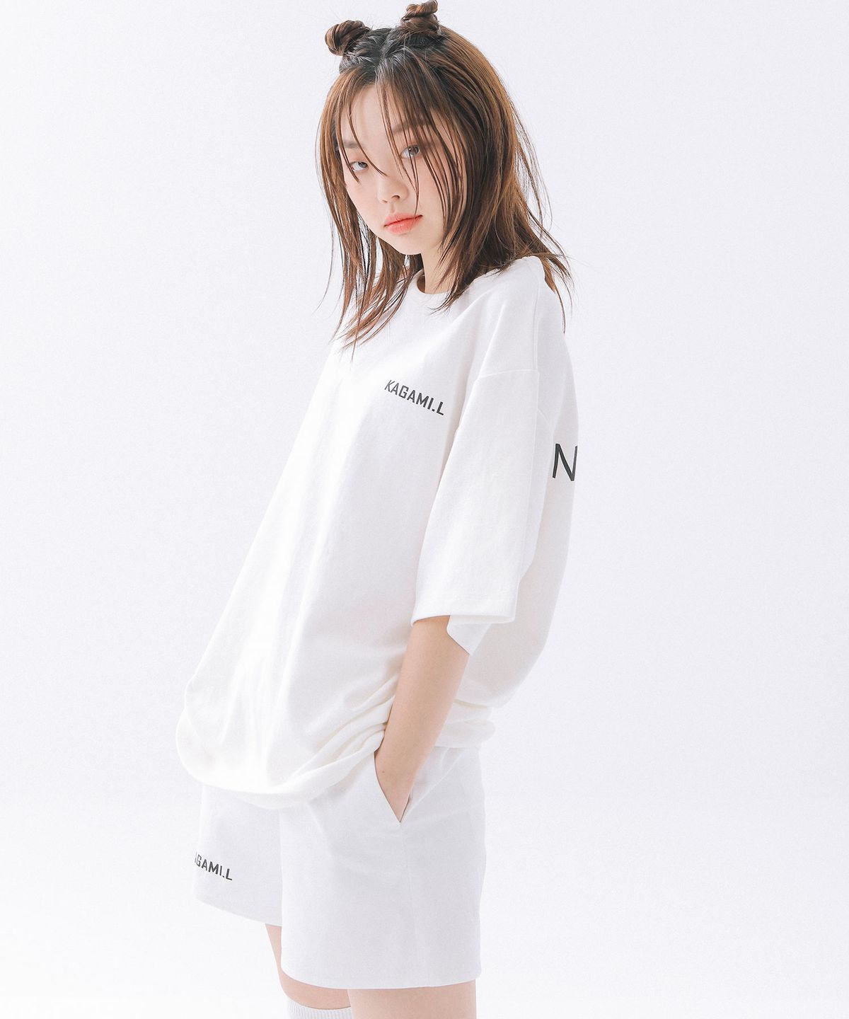 카가미엘(KAGAMI.L) 오버사이즈 1990로고 티셔츠 화이트