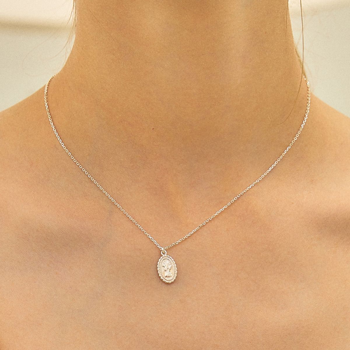 포스트루드(POSTLUDE) [SILVER] OVAL COIN P NECKLACE