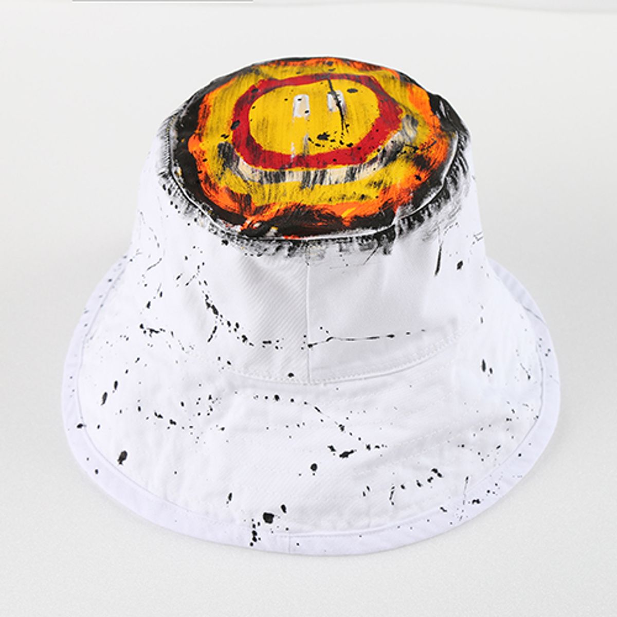 더 매드니스(THE MADNESS) HAND MADE WORK WHITE SMILE HAT_WH
