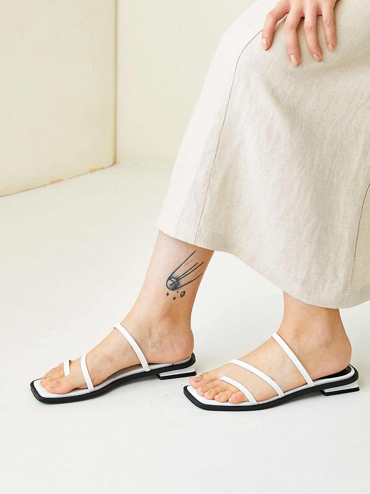 바이언스(BYEUUNS) BKS2005 FIVO SANDAL WHITE