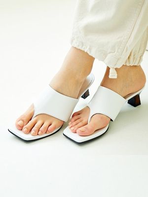 BKS2006 AKI SANDAL WHITE