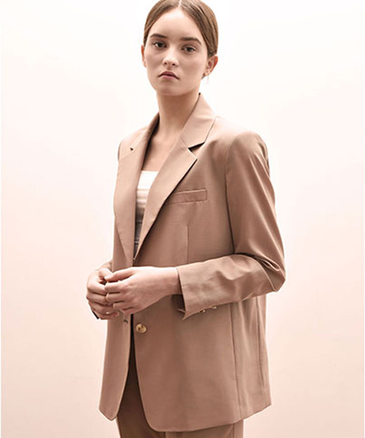 아바몰리(AVA MOLLI) ADS-JKD102-30 AIDEN SINGLE JACKET (Pink beige)
