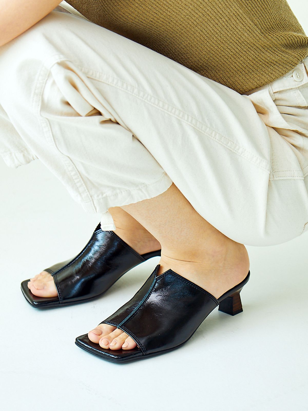 바이언스(BYEUUNS) BKS2009 ORI MULE SANDAL BLACK