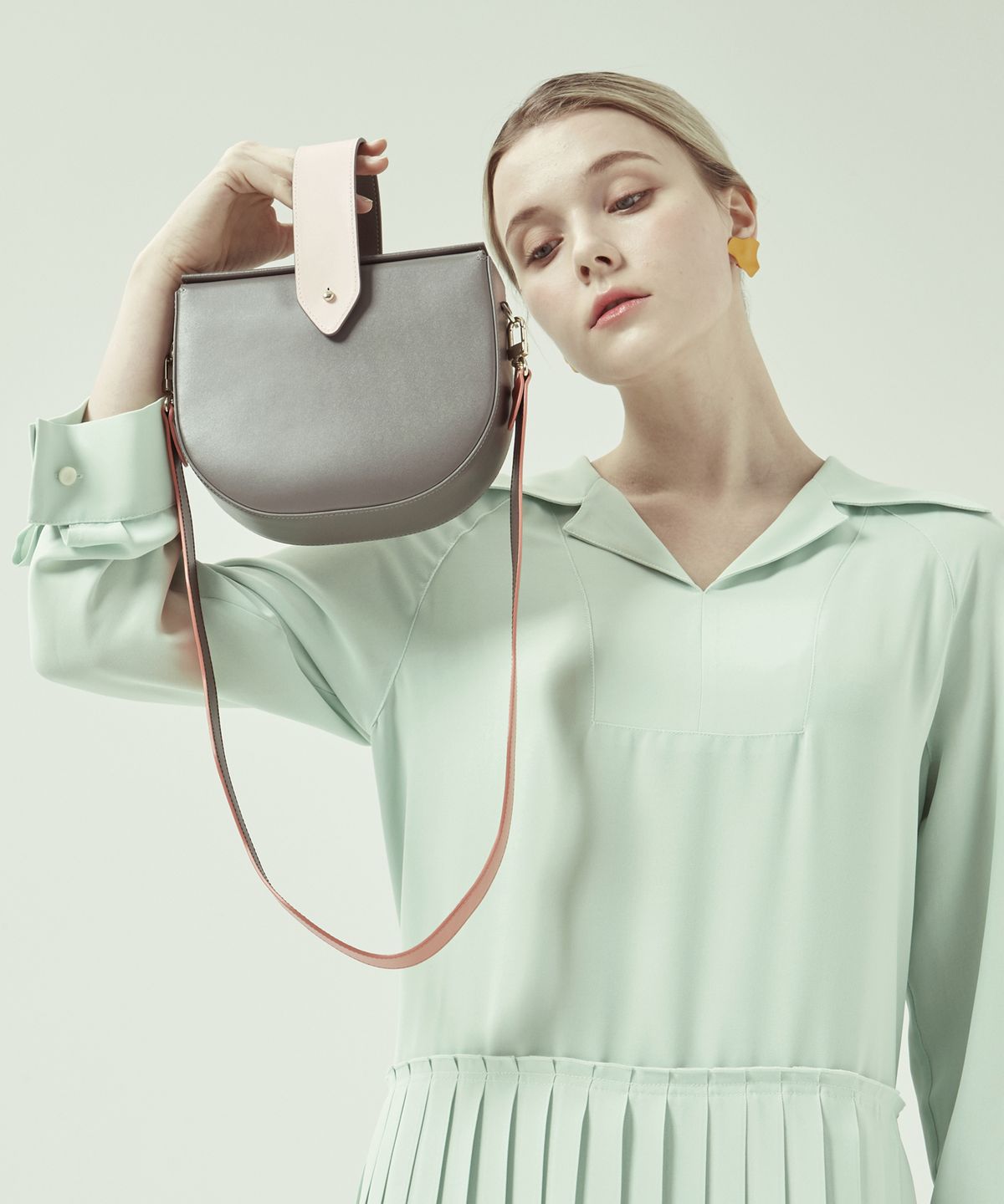 보니블라(BONIBLAH) GLACE BAG (MINK GRAY)