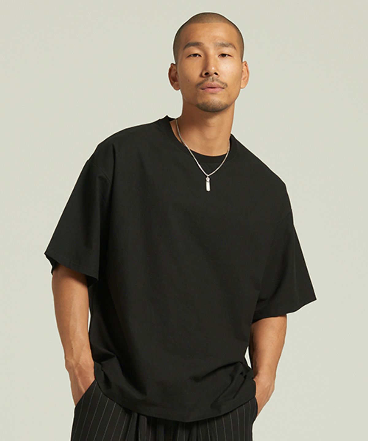테네르(TENER) 린넨 시보리 5부 박스티 블랙