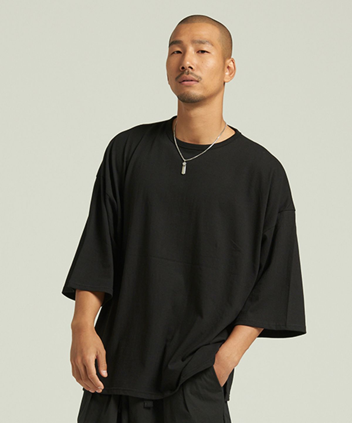 테네르(TENER) 심플 7부 박스티 블랙