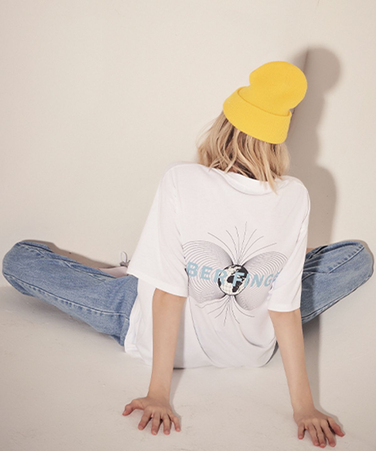 파베르핑거(FABER FINGER) Universial Planet Uniesx T-shirt (Ivory)