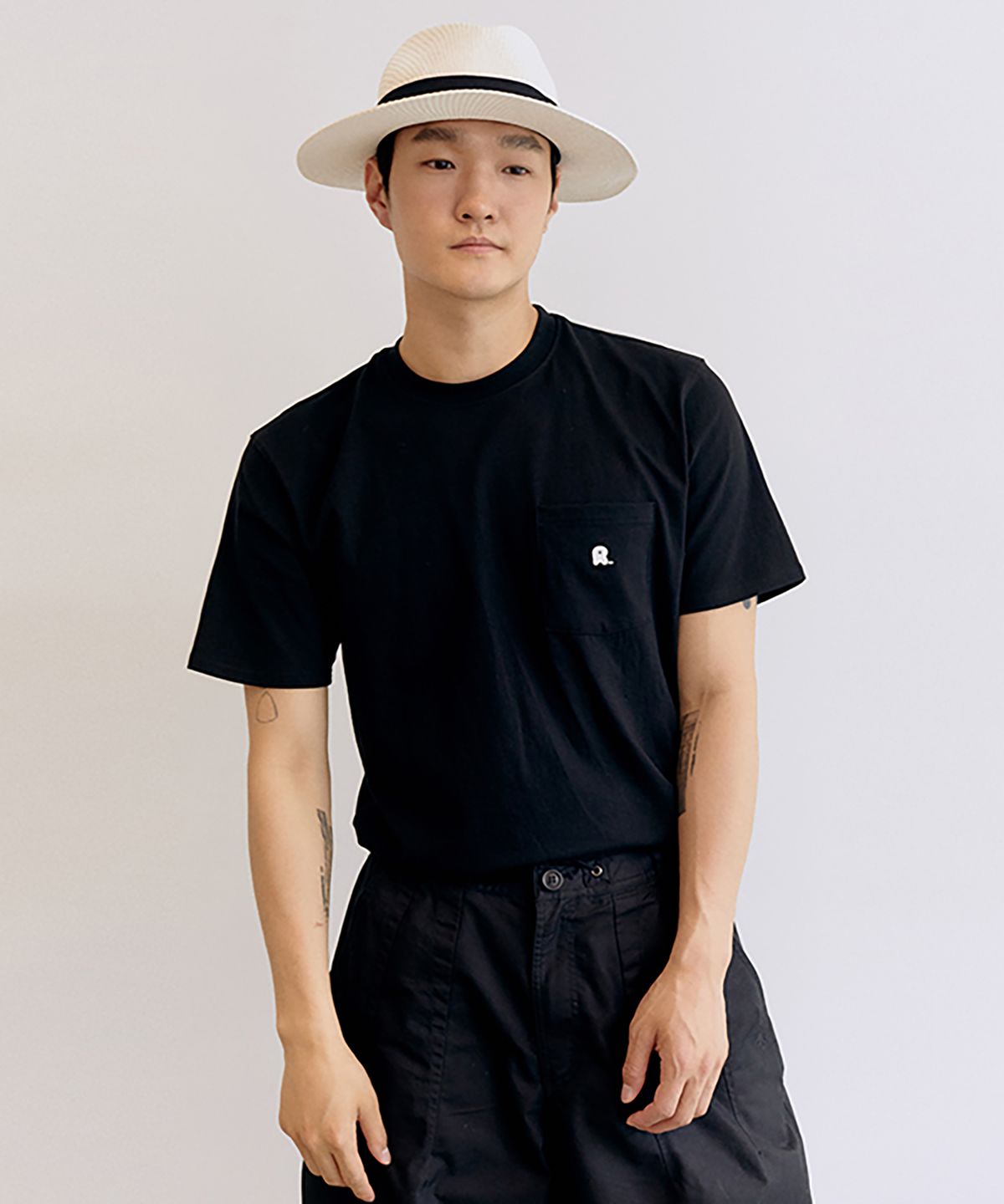 러스티치(RUSTEACH) POCKET TEE (BLACK)