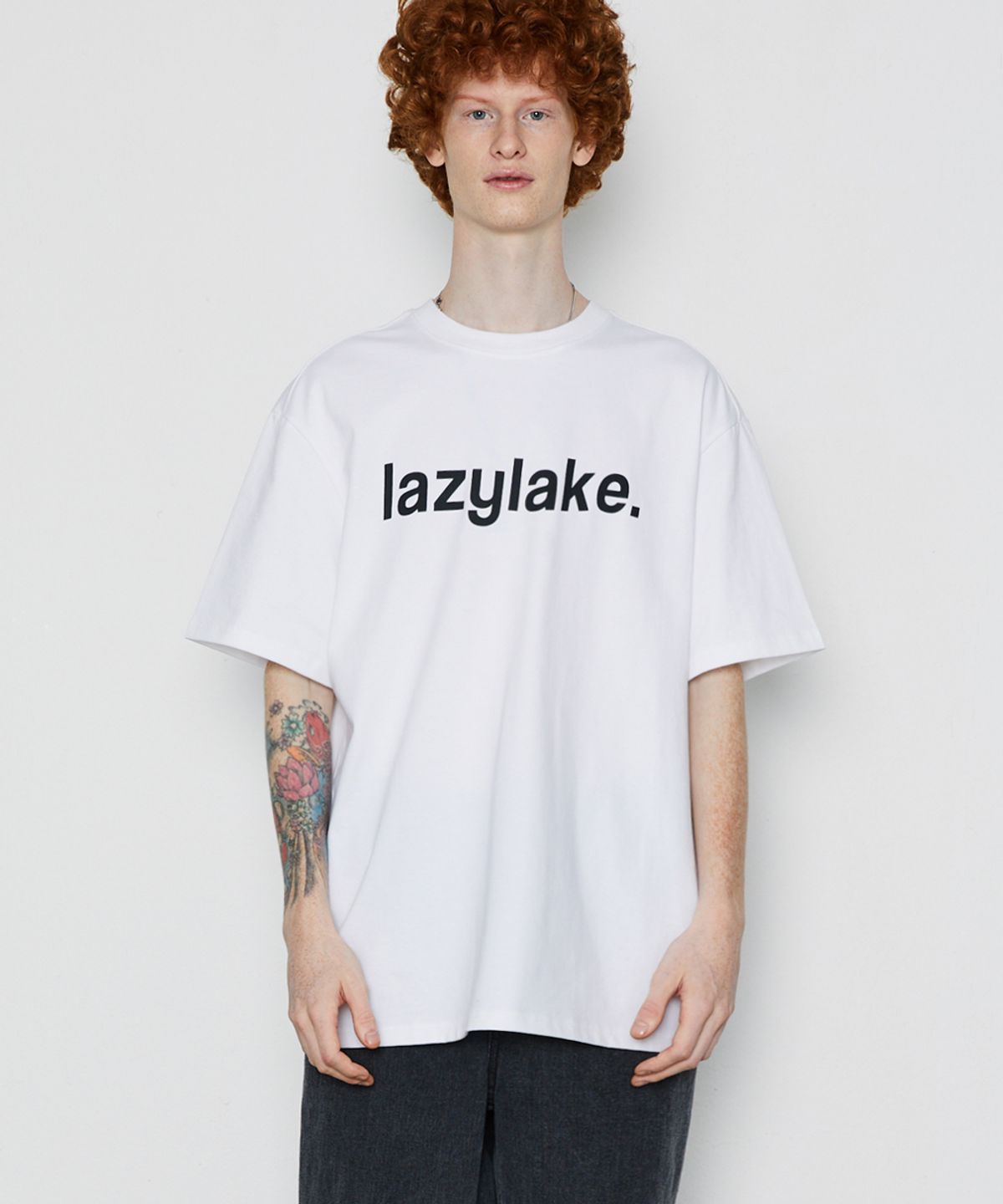 레이지레이크(LAZY LAKE) 유니섹스 빅로고티셔츠 화이트