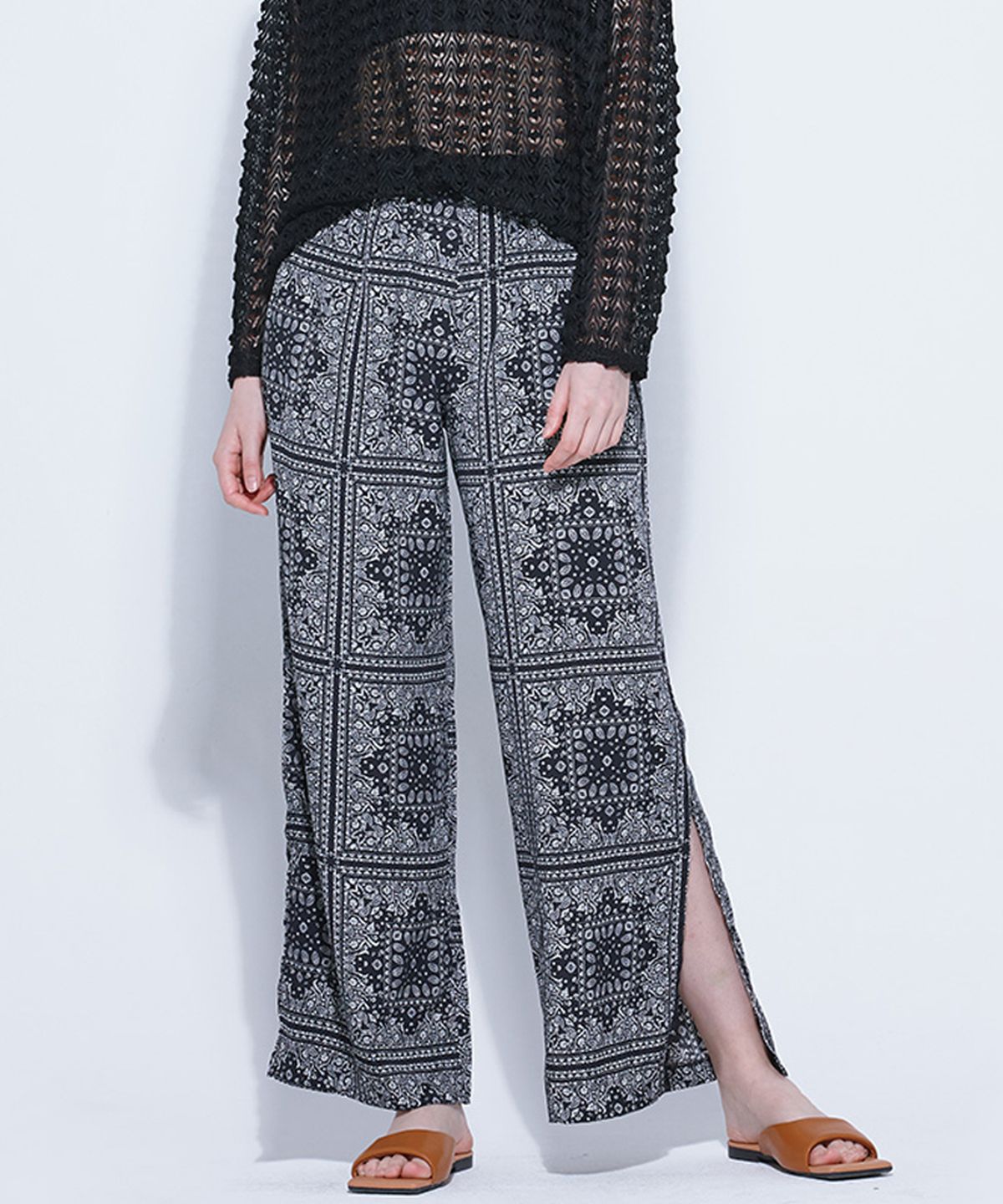 웬스데이딜라잇(WEDNESDAY DELIGHT) Bandana Slit Pants_Black