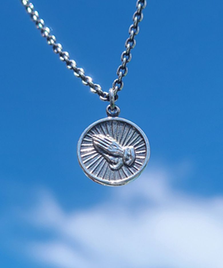 Circle Praying Hands Necklace [925 Sterling Silver]