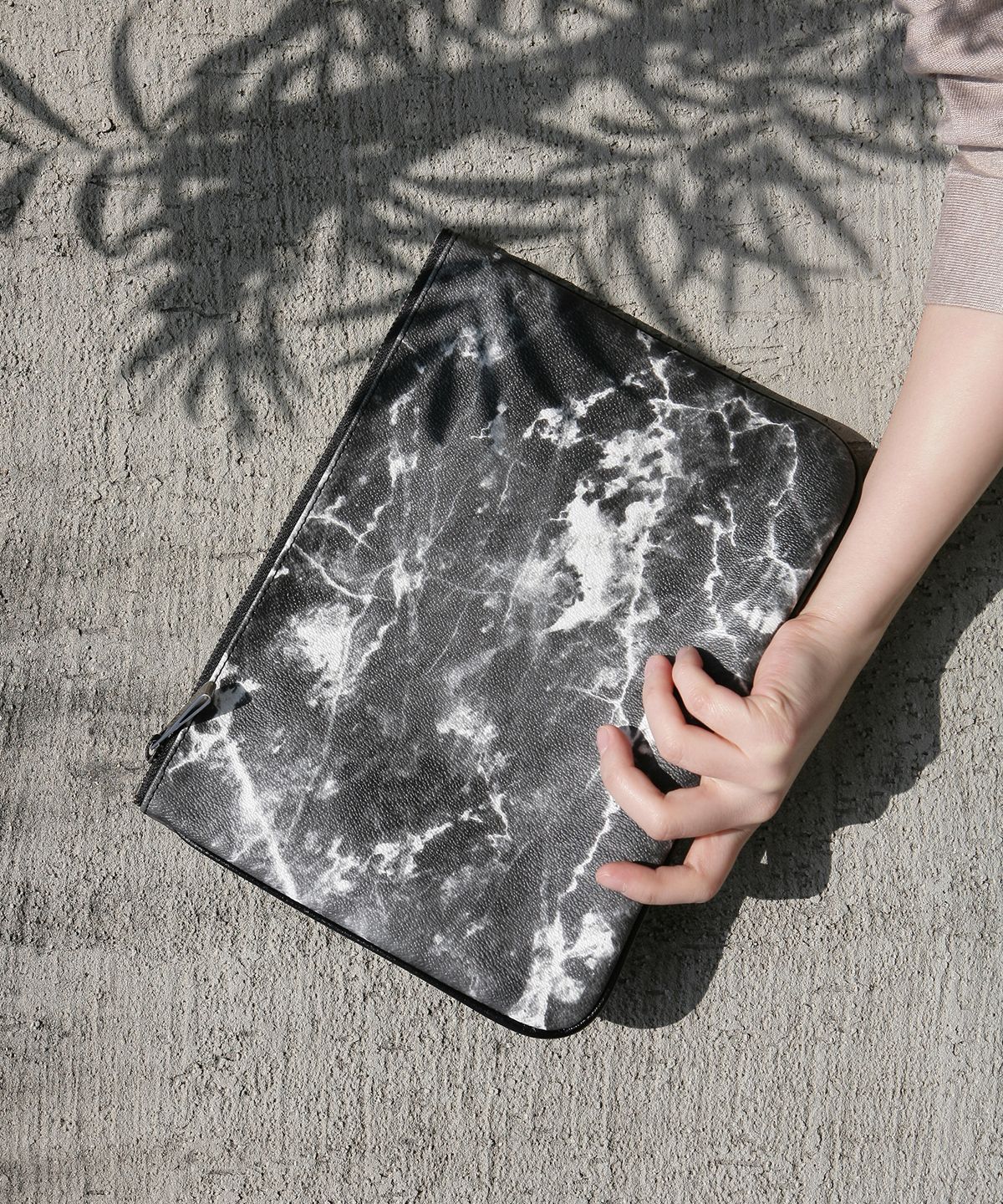 앤오즈(ANODDS) SAHAR compact clutch 2 color