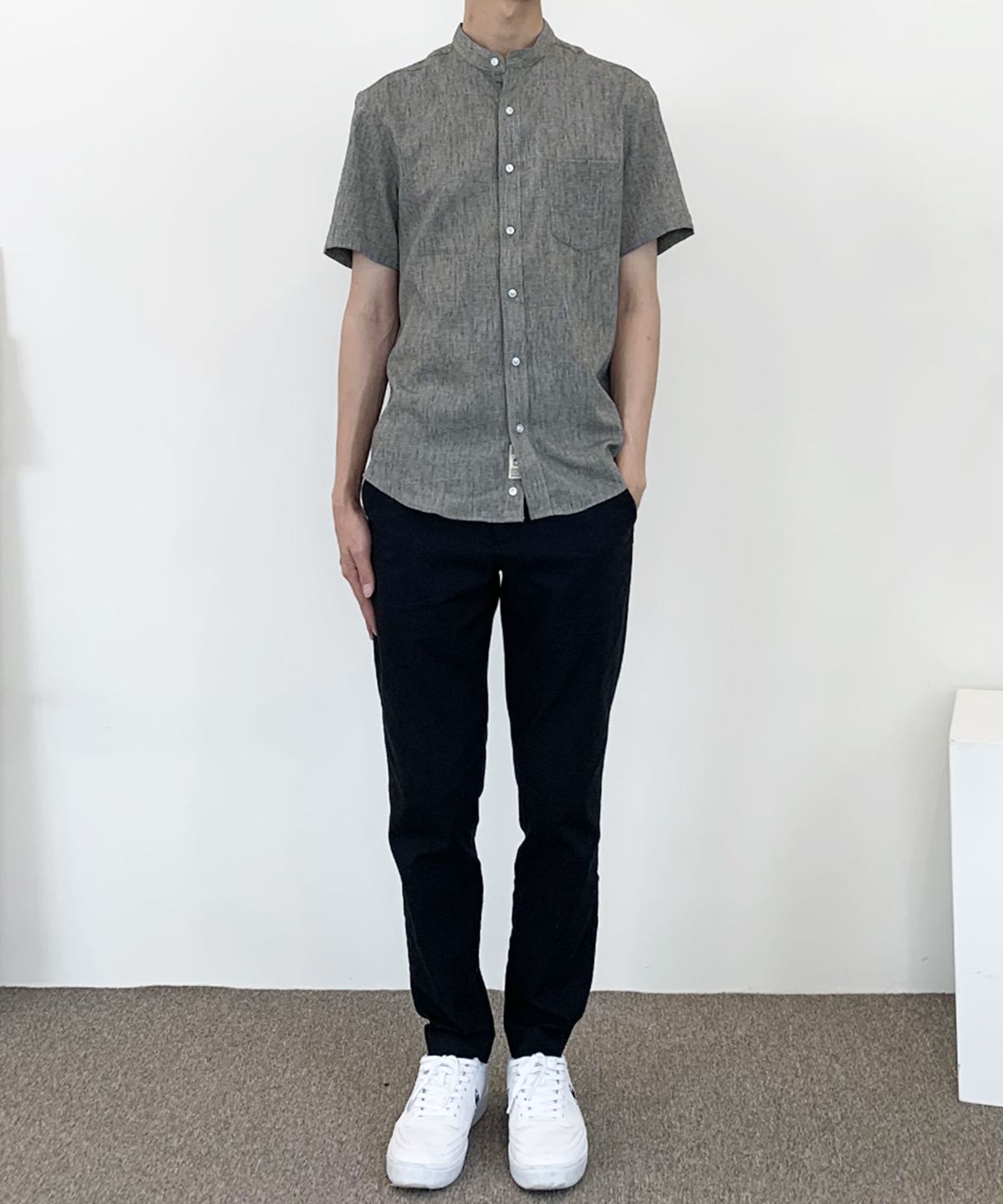 더셔츠스튜디오(THE SHIRTS STUDIO) 그레이 루즈핏 린넨혼방 차이나카라 반팔셔츠