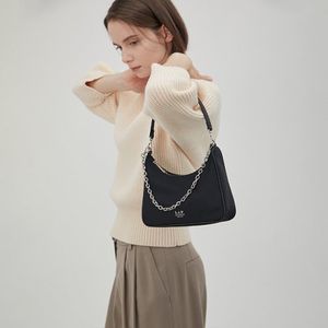 아만다_체인숄더백 AQ7AB701