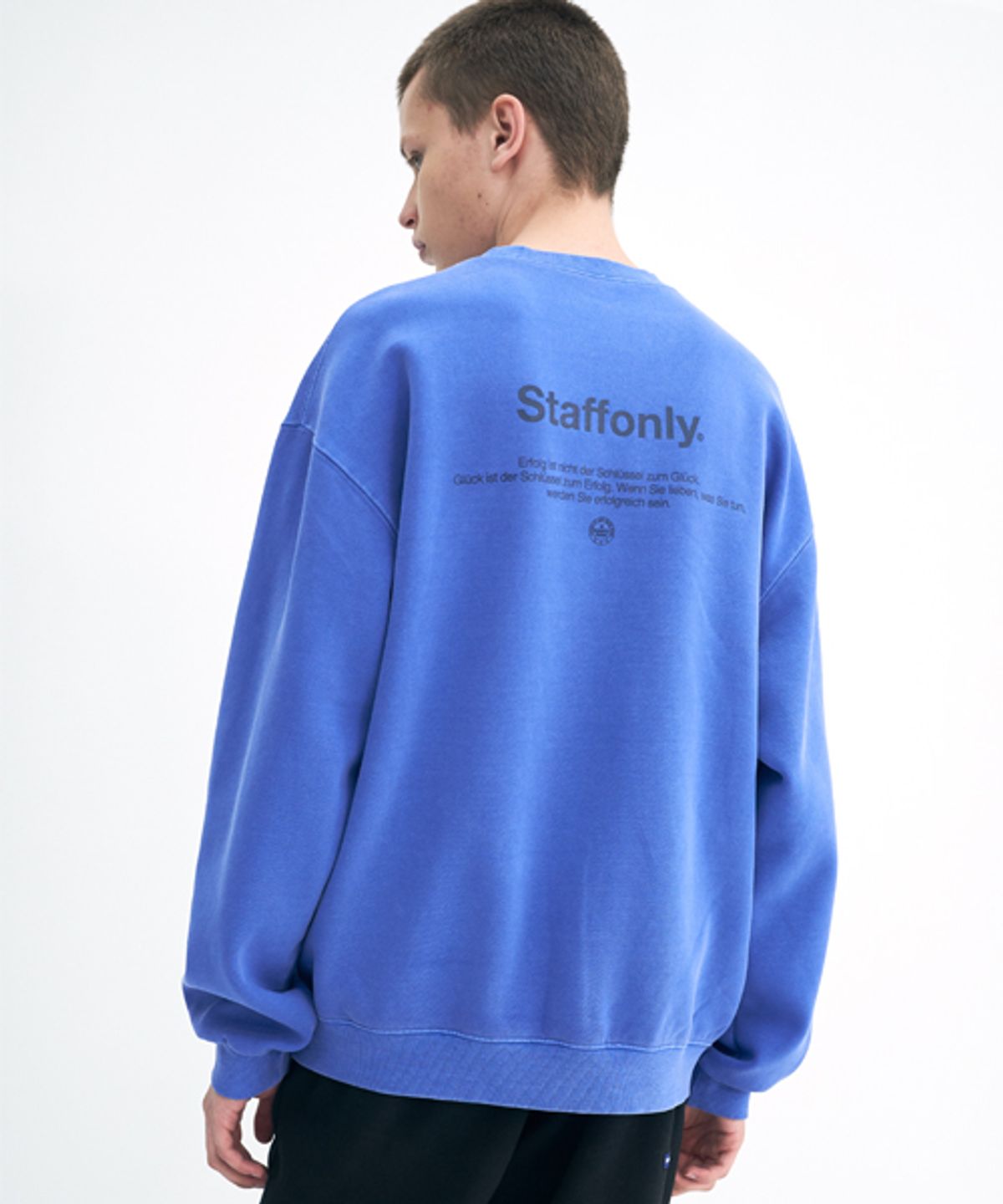 스텝온리(STAFFONLY) PIGMENT KEY SWEATSHIRT (WASHED BLUE)