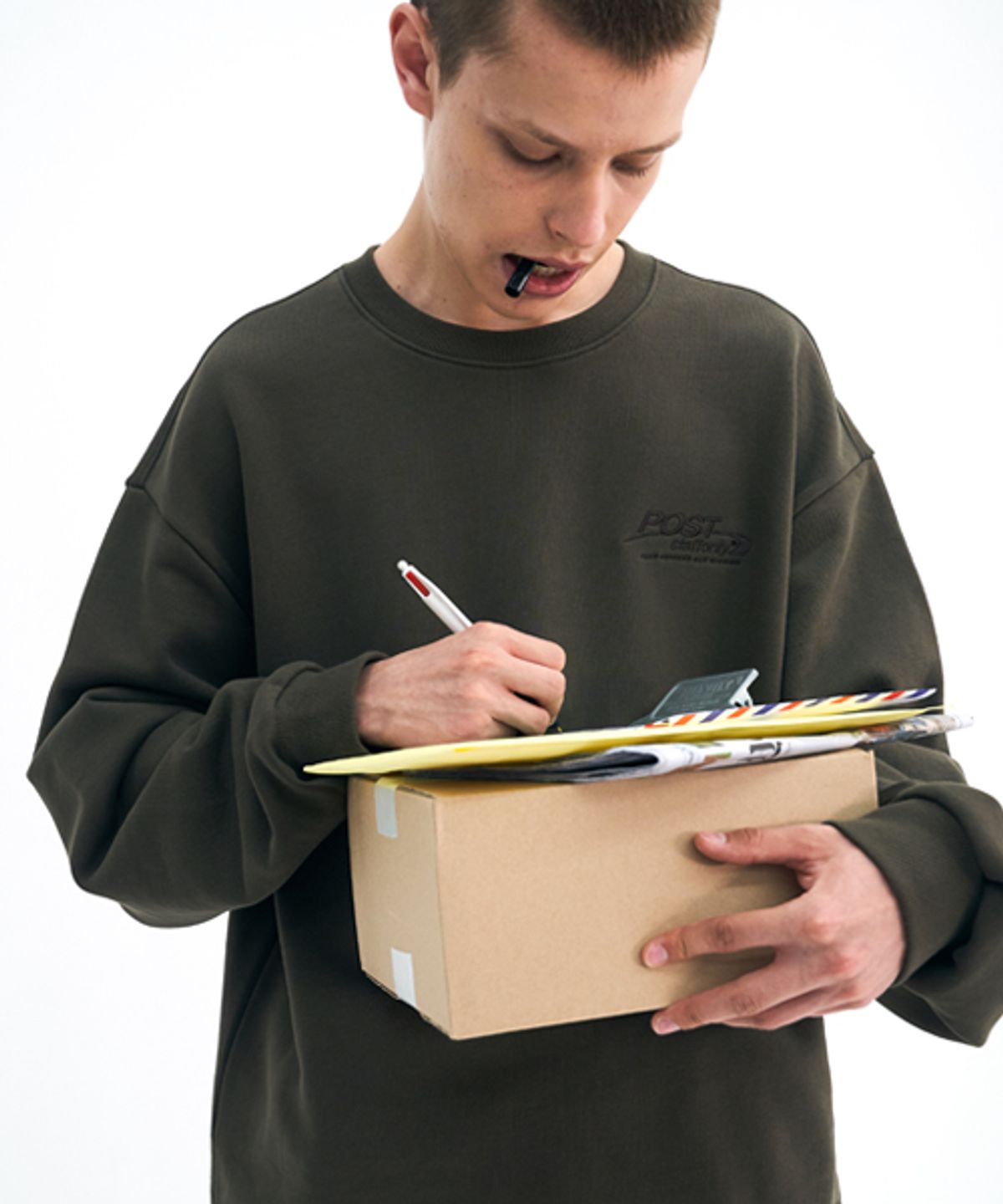 스텝온리(STAFFONLY) POST SWEATSHIRT (KHAKI)