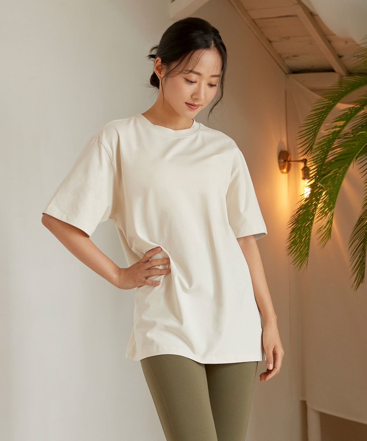 레이나모라(REINAMORA) 하이스트레치 오버티셔츠 베이비파우더