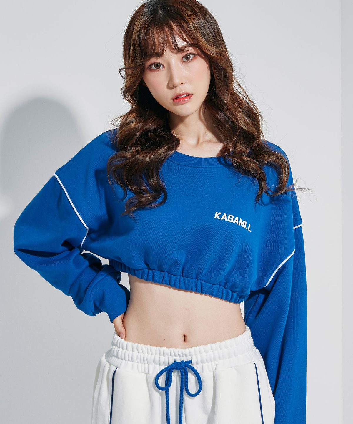 카가미엘(KAGAMI.L) Oversize Line Point Crop Sweat shirt Blue