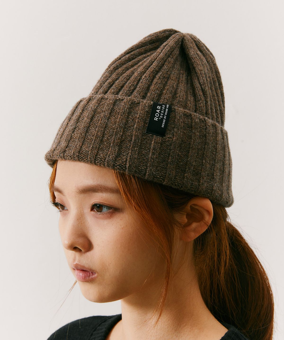 오드닷(ODD DOT) (Unisex) 로고 라벨  울 비니_BROWN