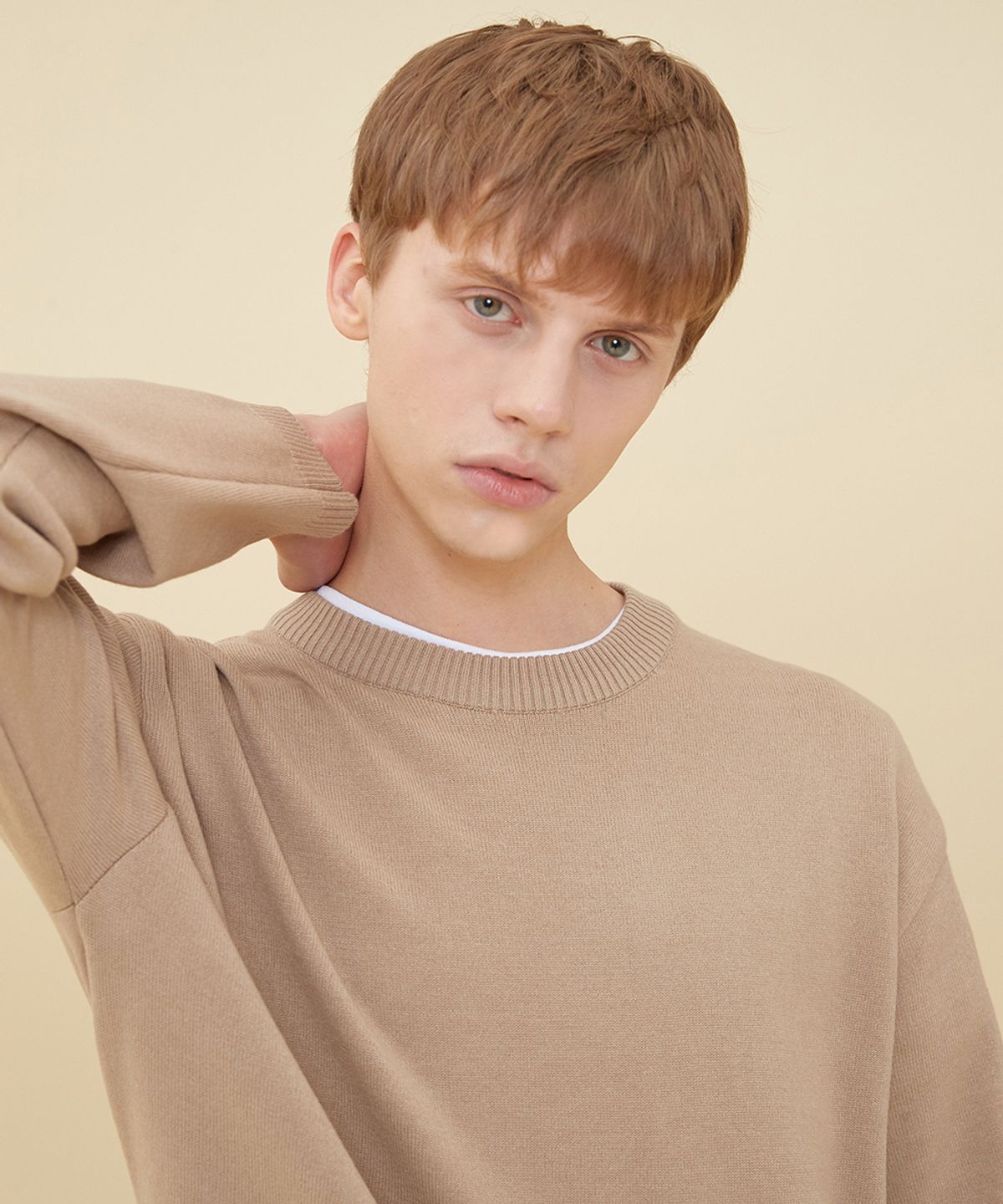 블론드나인(BLOND9) SEMI OVER-FIT ROUND NECK SWEATER_MOCHA