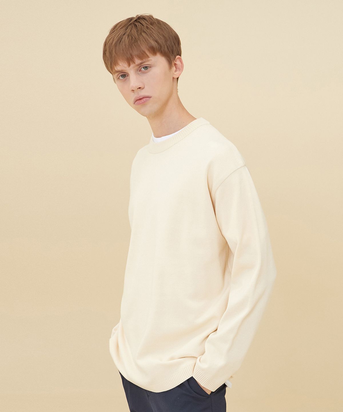 블론드나인(BLOND9) SEMI OVER-FIT ROUND NECK SWEATER_IVORY