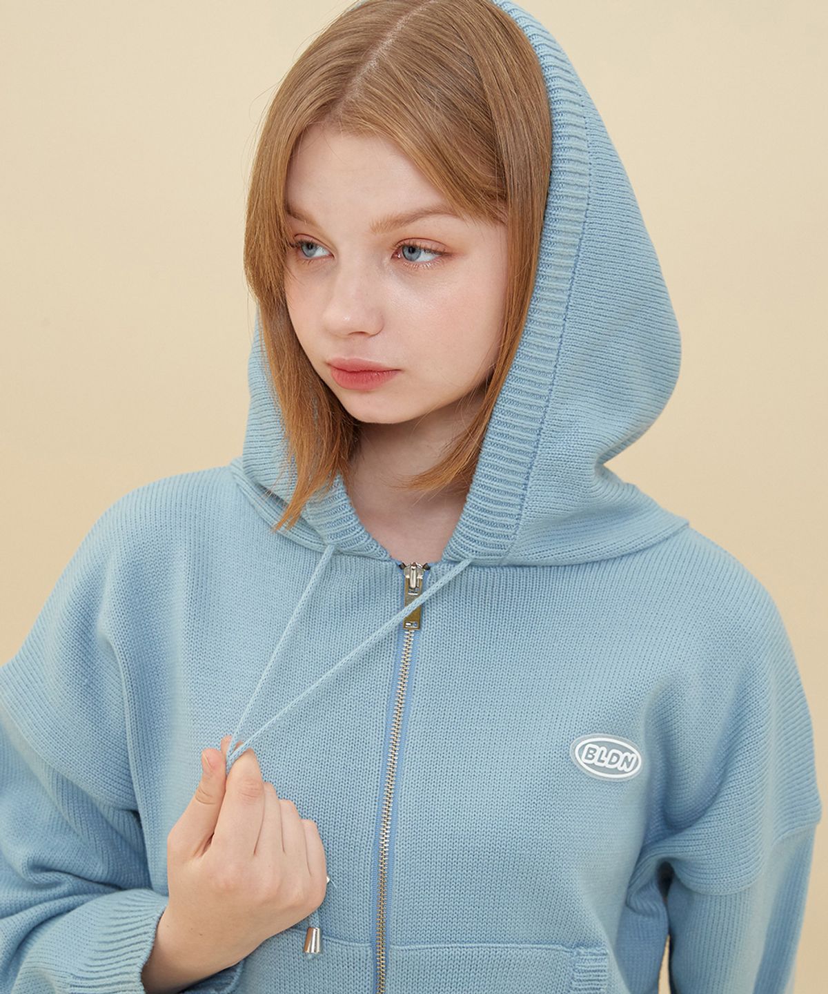블론드나인(BLOND9) CROP KNIT HOOD ZIP-UP_SKY BLUE
