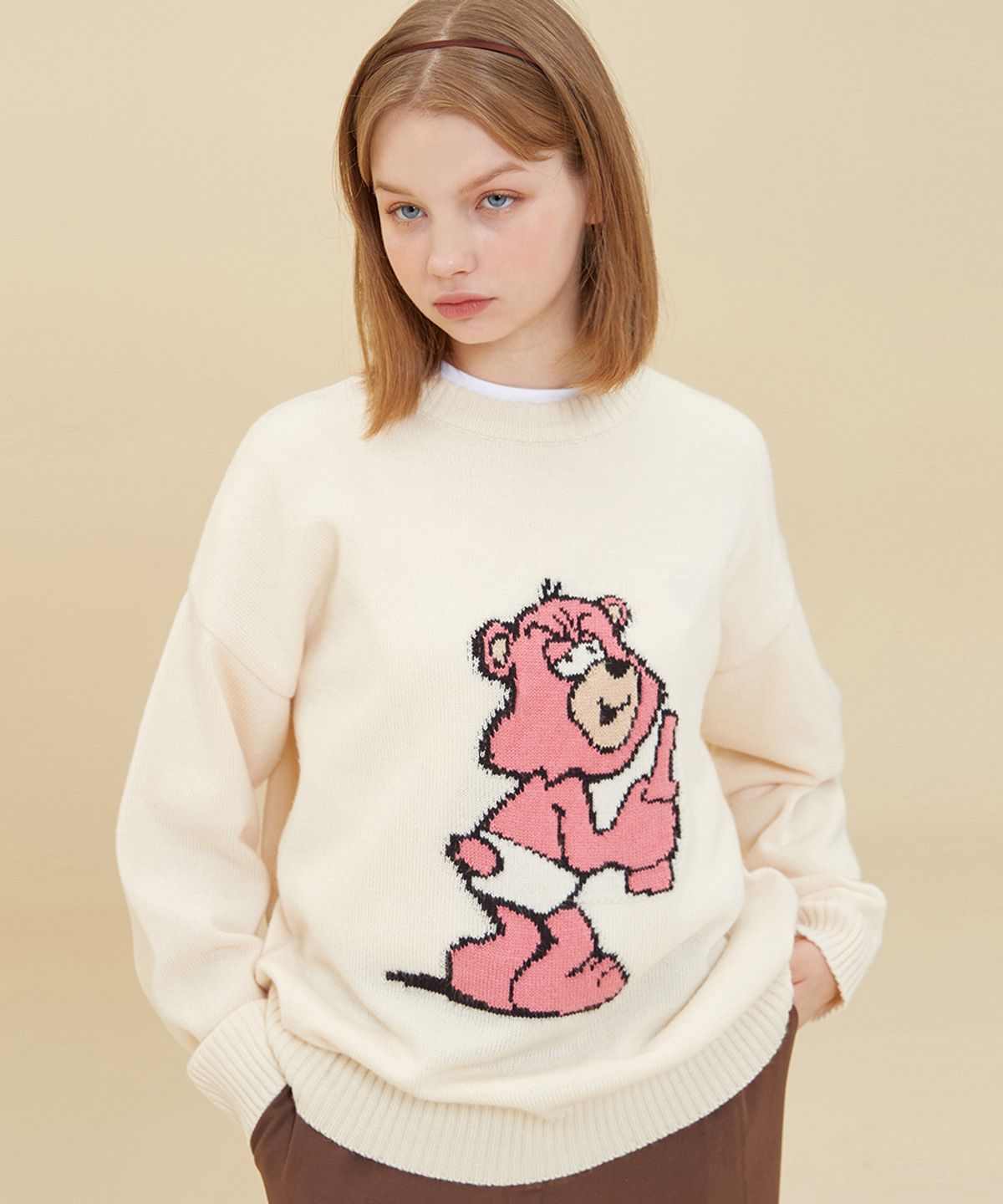 블론드나인(BLOND9) PINK GRUMPY BEAR SWEATER_IVORY