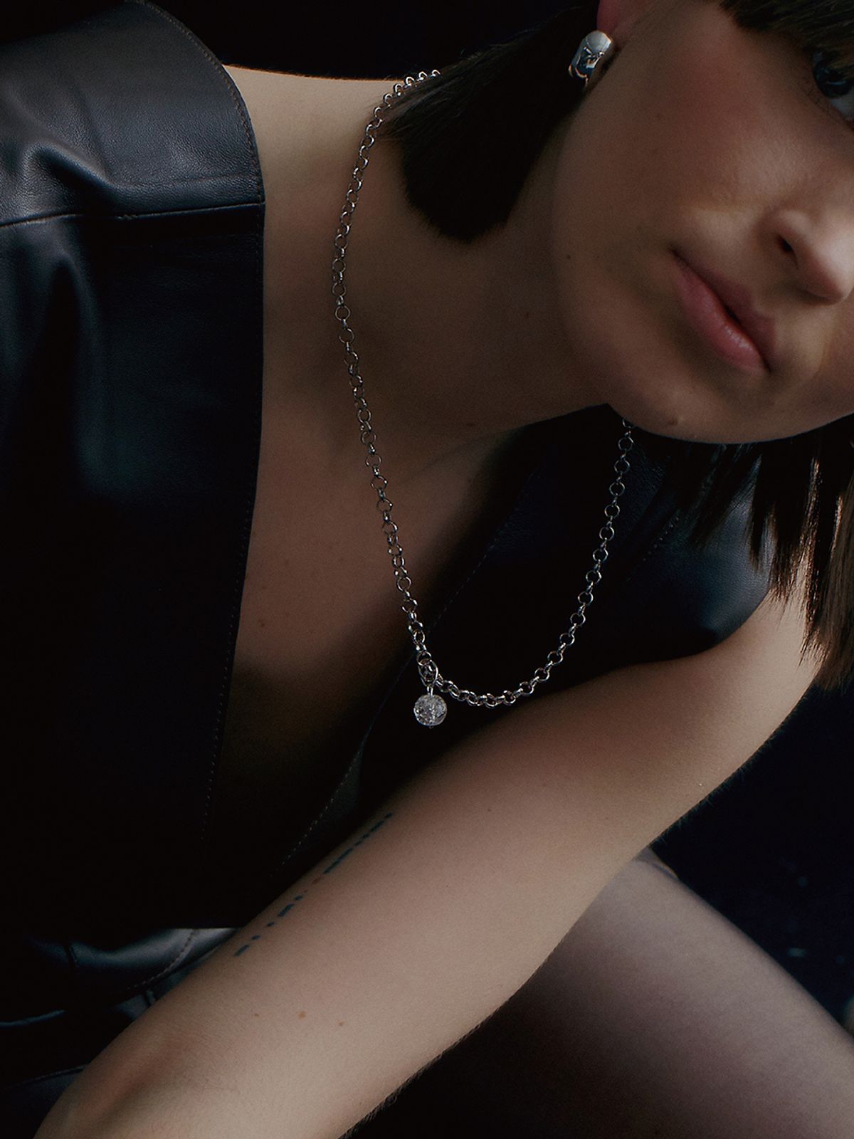 원이너프(ONE ENOUGH) Crystal Snow Necklace