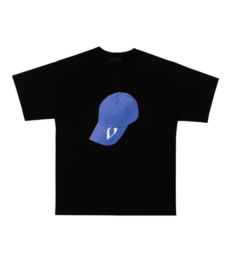 V CAP LOGO PRINTING T-SHIRT (BLACK)