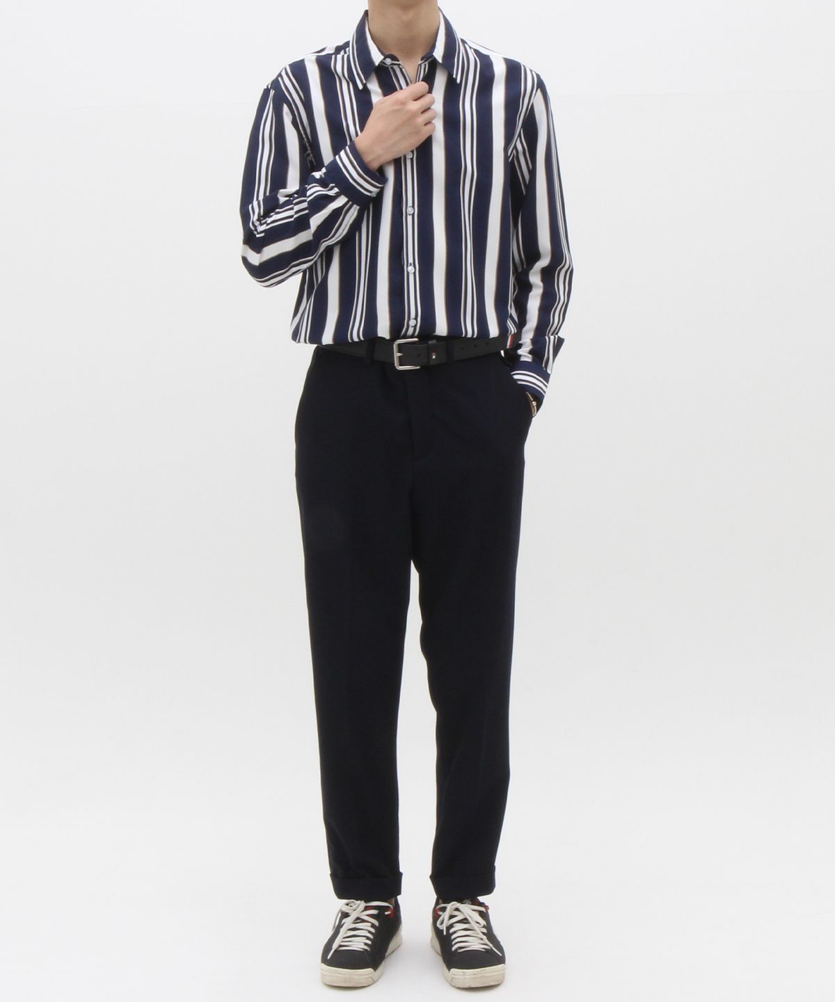 더셔츠스튜디오(THE SHIRTS STUDIO) 네이비 루즈핏 멀티 스트라이프 셔츠
