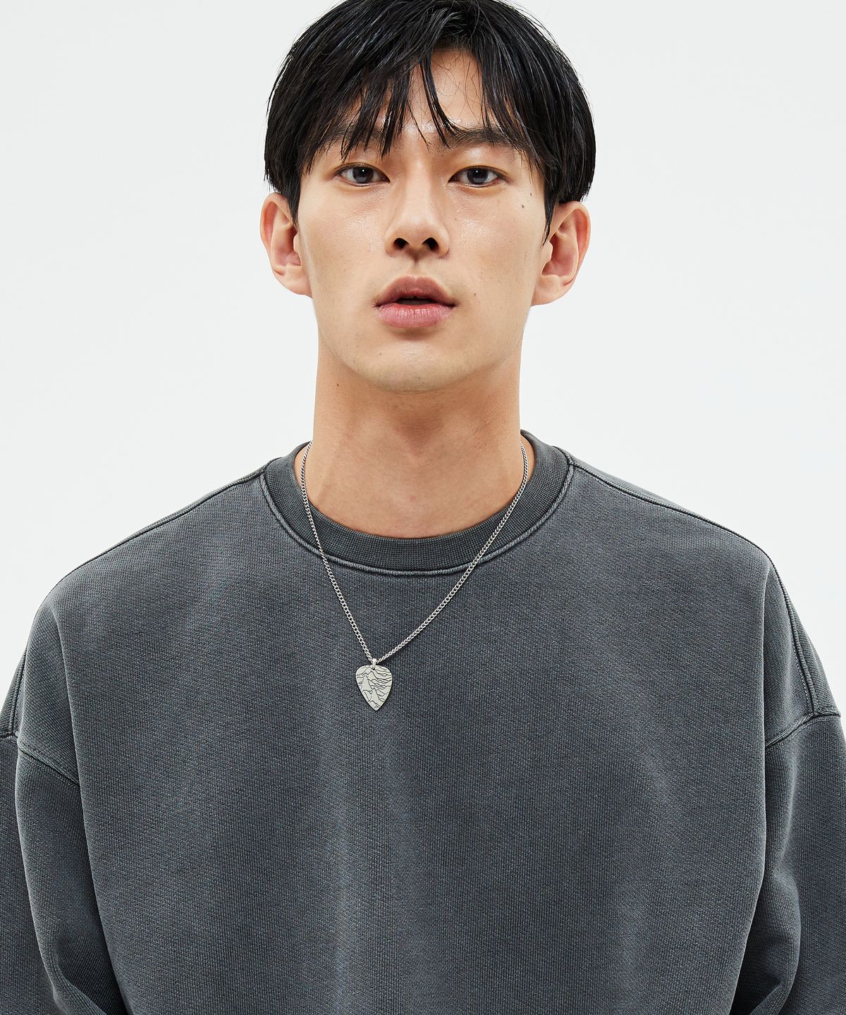 소버먼트(SOVERMENT) 980G 피그먼트 맨투맨-차콜-