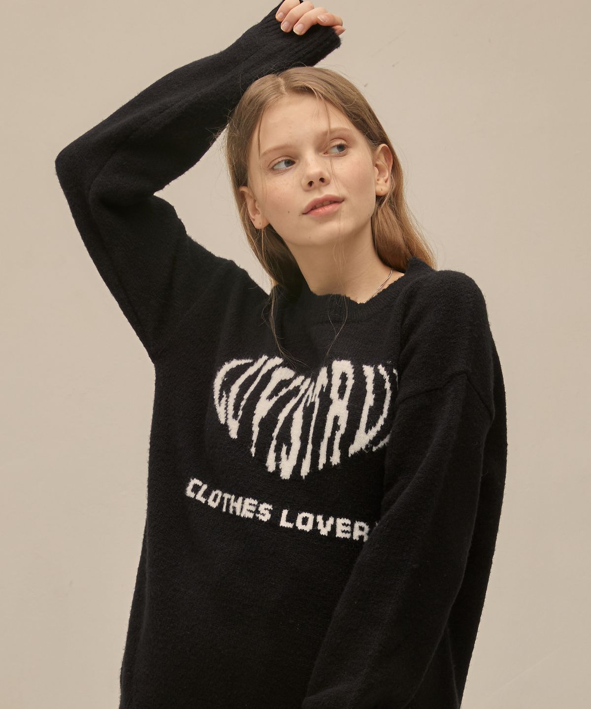 러브이즈트루(LUVISTRUE) PO HEART KNIT(BLACK)