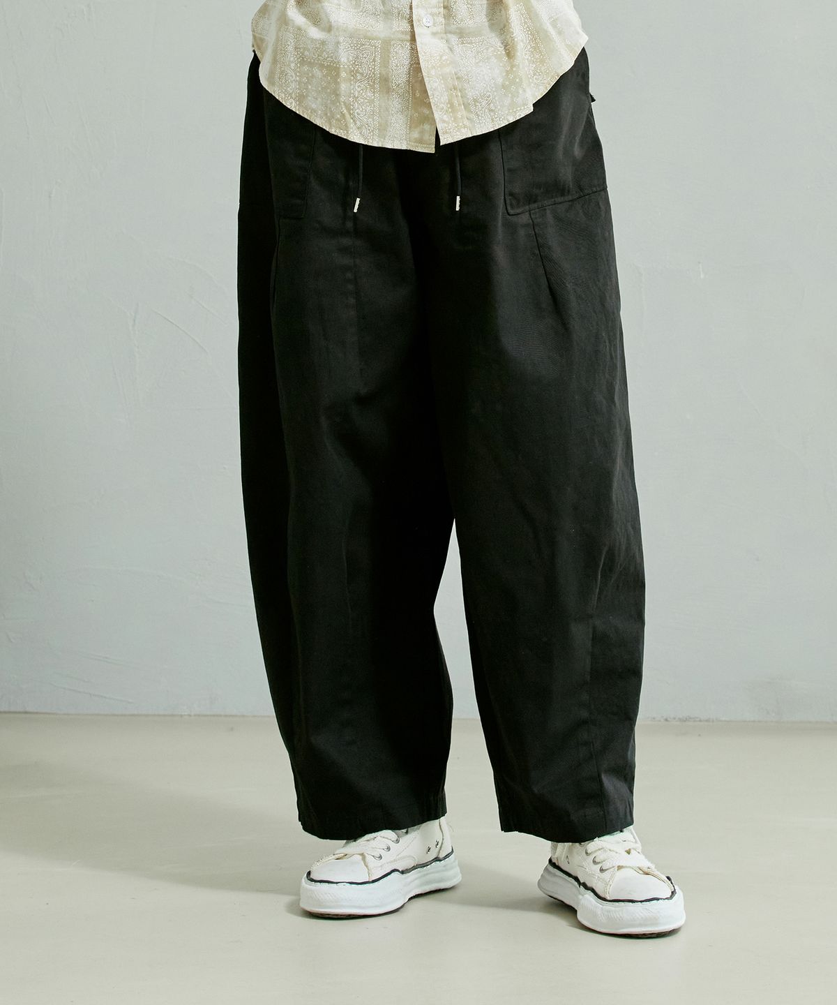 프리즘웍스(FRIZMWORKS) TWILL BALLOON PANTS _ BLACK