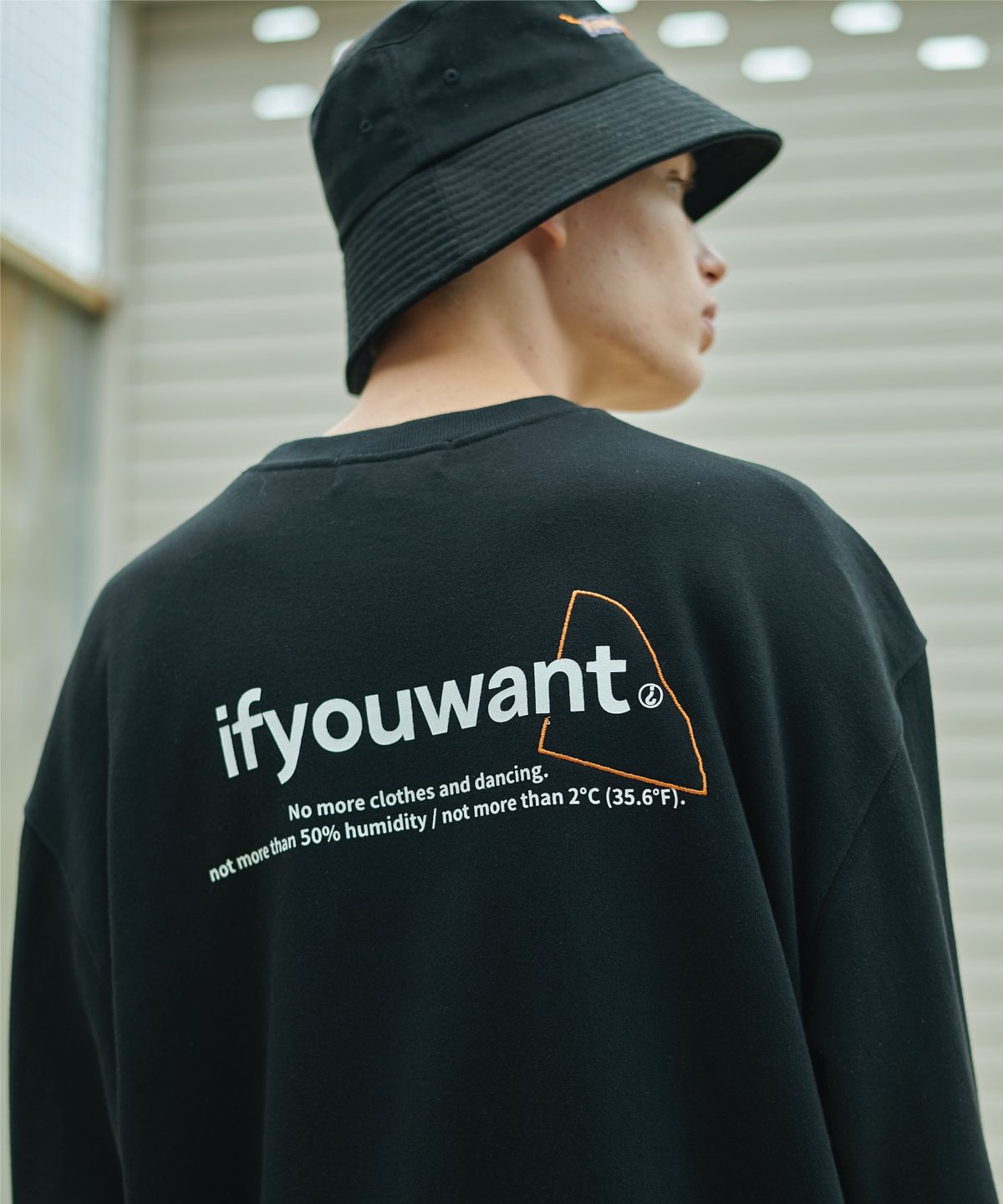 이퓨원트(IFYOUWANT) not more than Sweatshirt BLACK