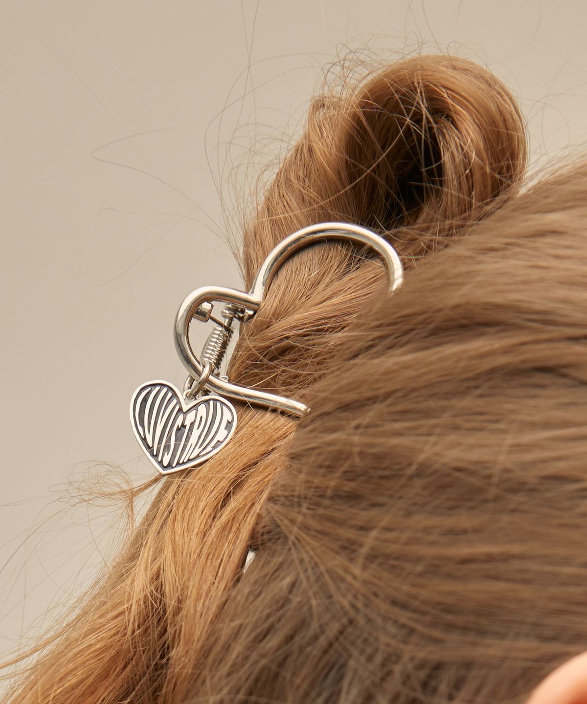 러브이즈트루(LUVISTRUE) PO HEART PIN(SILVER)