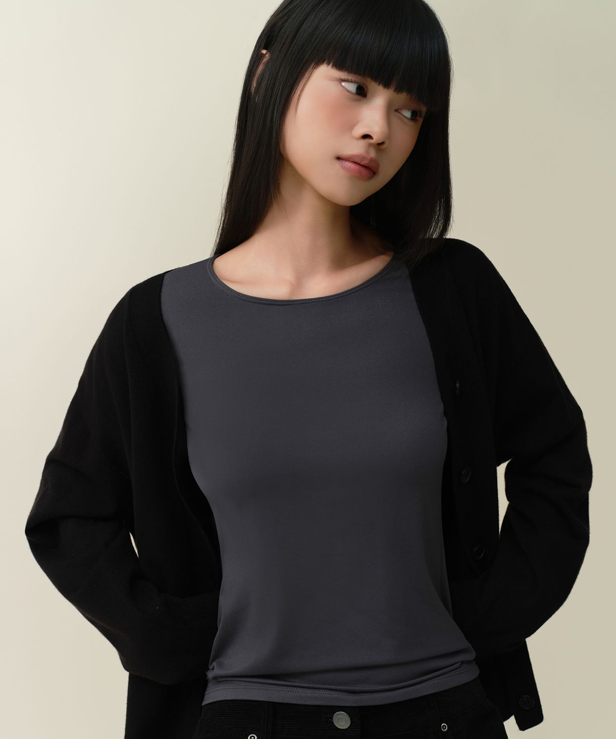 무신사 스탠다드 우먼(MUSINSA STANDARD WOMAN) [힛탠다드] 우먼즈 크루 넥 티셔츠_이너 웨어 [다크 그레이]