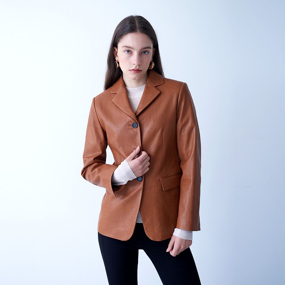 핀블랙(PINBLACK) VEGETABLE LAMBSKIN SLIM JACKET CAMEL
