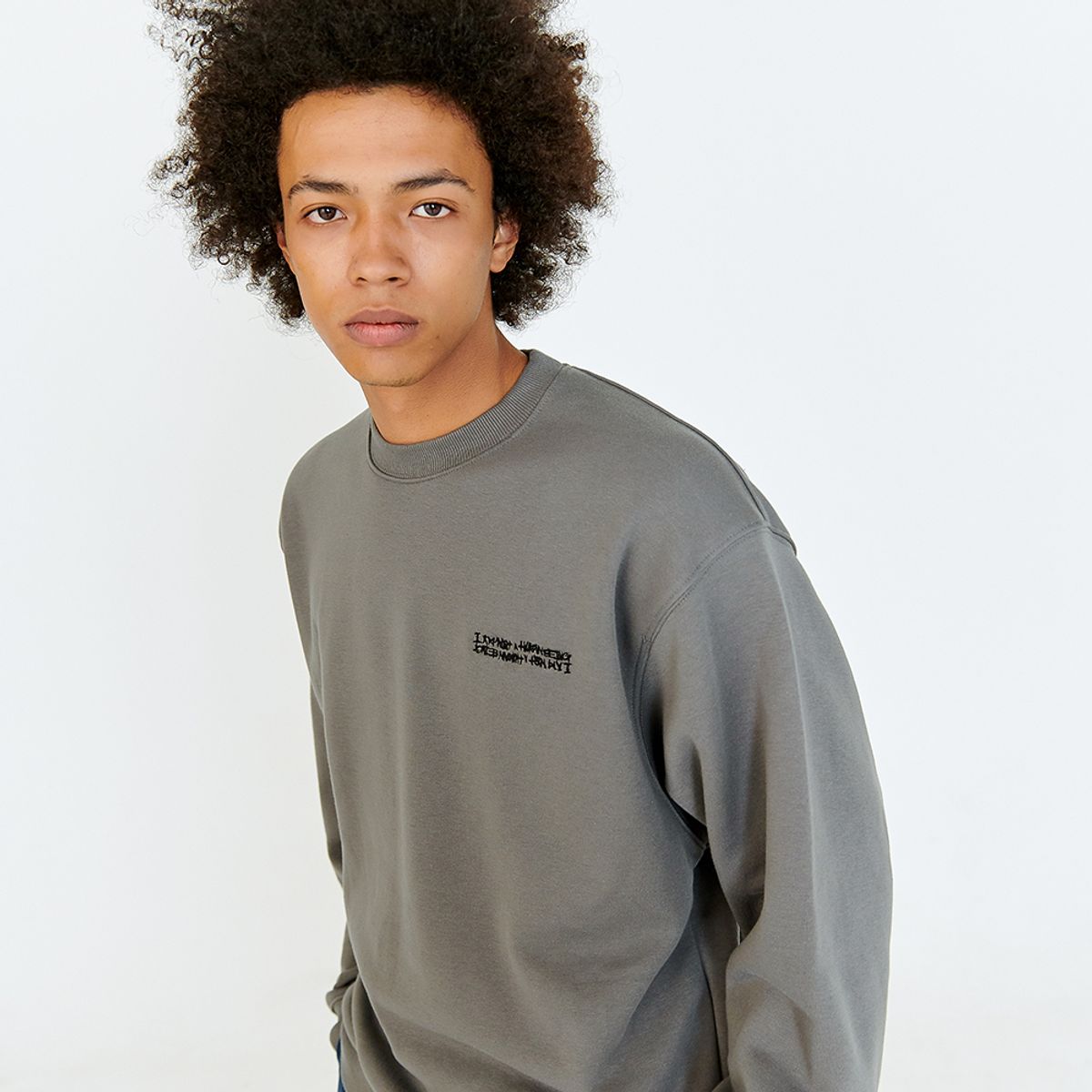 아임낫어휴먼비잉(I AM NOT A HUMAN BEING) BASIC LOGO SWEATSHIRTS - CHARCOAL