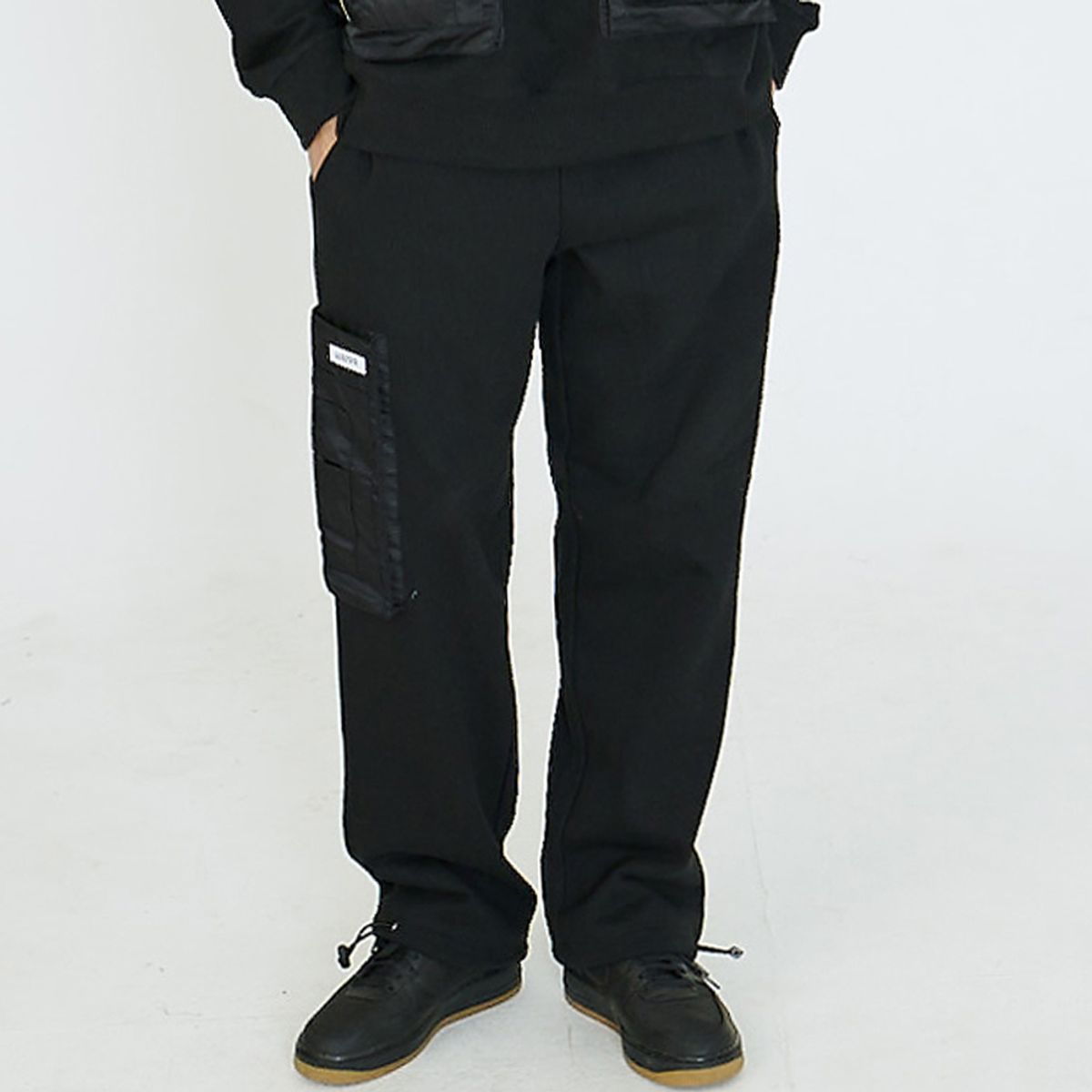 아임낫어휴먼비잉(I AM NOT A HUMAN BEING) POCKET DETAIL SWEATPANTS - BLACK