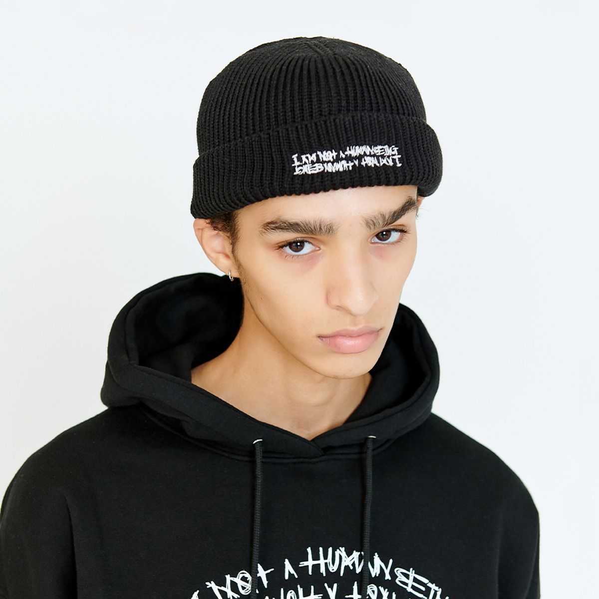 아임낫어휴먼비잉(I AM NOT A HUMAN BEING) BASIC LOGO BEANIE - BLACK