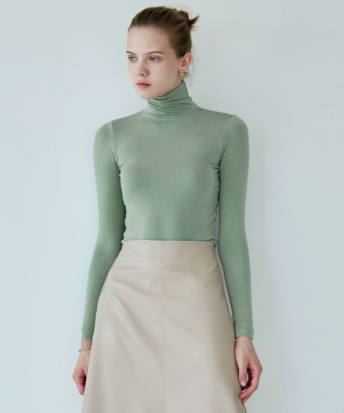 닉앤니콜(NICK&NICOLE) [ESSENTIAL] SLIM TURTLENECK TOP_LIGHT GREEN