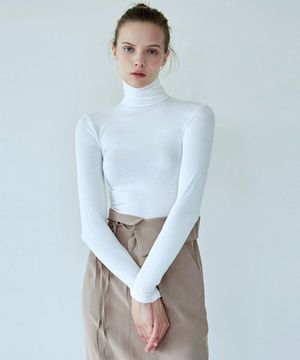 [ESSENTIAL] SLIM TURTLENECK TOP_IVORY