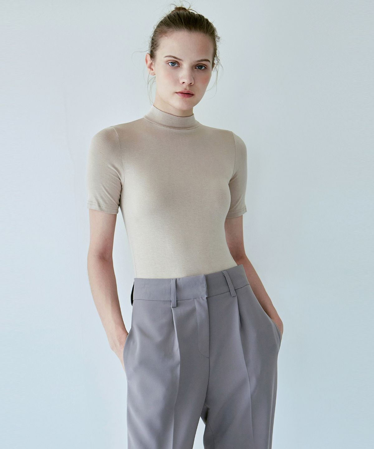 닉앤니콜(NICK&NICOLE) [ESSENTIAL] MOCK NECK HALF TOP_SKIN BEIGE