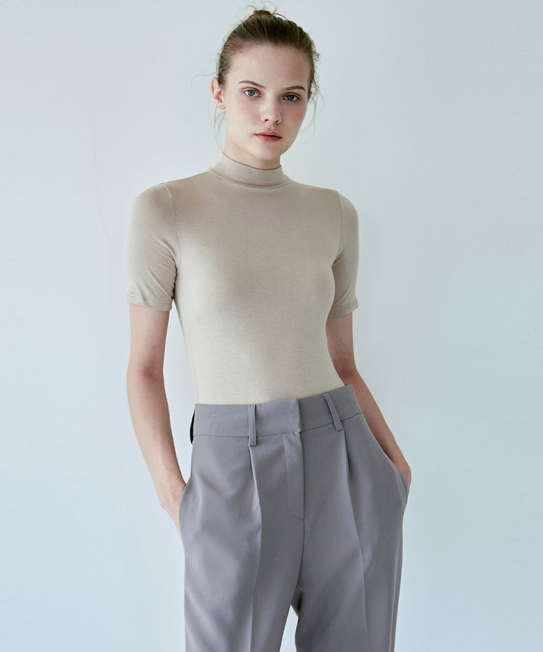 [ESSENTIAL] MOCK NECK HALF TOP_SKIN BEIGE
