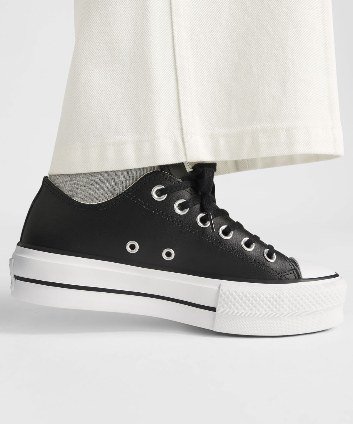 컨버스(CONVERSE) 척테일러 올스타 리프트 클린 레더 블랙 561681C