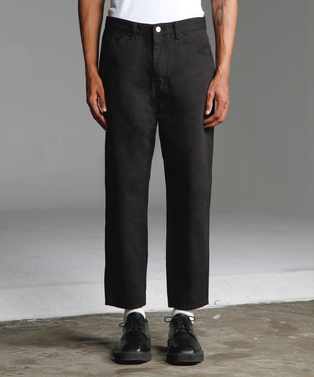 위해브어테일(WE HAVE A TAIL) CROP TAPERED JEAN (BLACK)