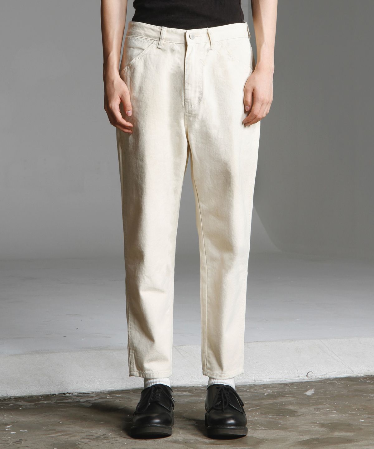 위해브어테일(WE HAVE A TAIL) CROP TAPERED JEAN (IVORY)