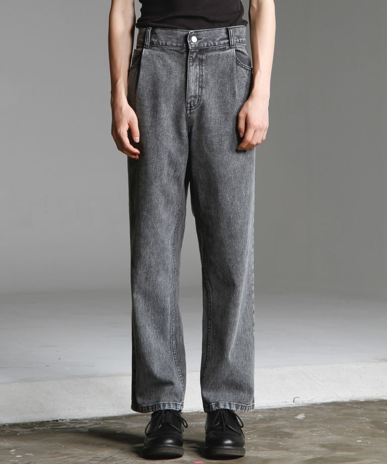 TUCK WIDE TAPERED JEAN (STONE BLACK)